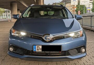 Toyota Auris Touring Sports 146.000 km 12.500 &euro; Düsseldorf 40476