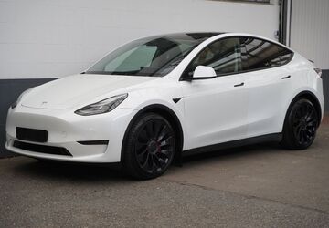 Tesla Model Y 45.921 km 37.950 &euro; Mönchengladbach 41236